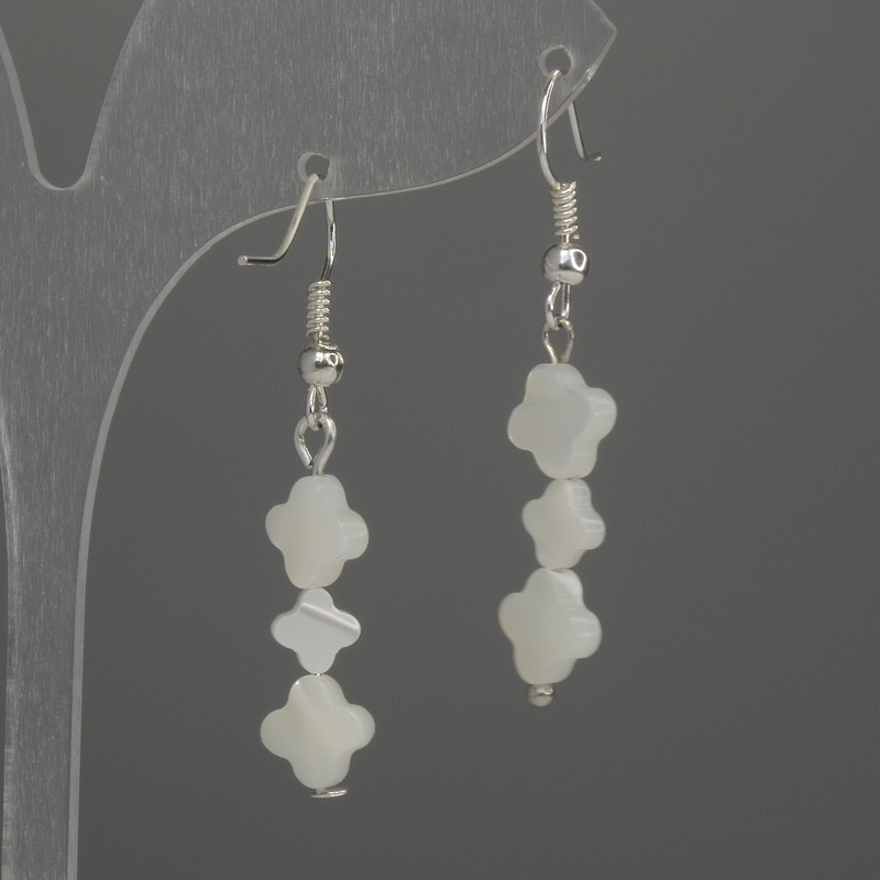 Aretes Perlamurt en forma de trébol 6 mm +-, longitud 43 mm +-