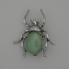 Broche-colgante «Escarabajo» con nefrita 44×37 mm ± metal plateado