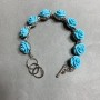 Pulsera Rosas azules de arcilla polimérica con cierre tipo toggle
