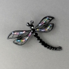Broche «Libélula reina de la noche» 5×6 cm metal negro, cristales de colores