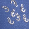 Colgante inicial 'S' color plata 17×10 mm, empaque 20 g ± 30 uds