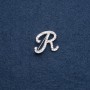 Broche con inicial «R» 26×26 mm, color plata