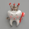 Broche-colgante «Diente con corona» esmaltado blanco, rosa y plateado, metal plateado 25×32 mm